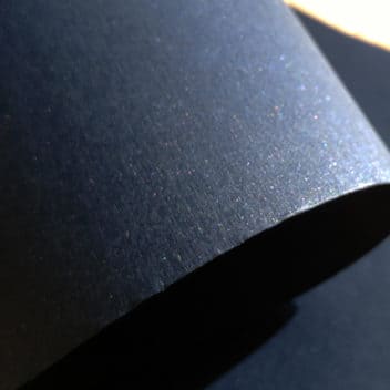 Бумага темно-синяя металлизированная с тиснением Шелк